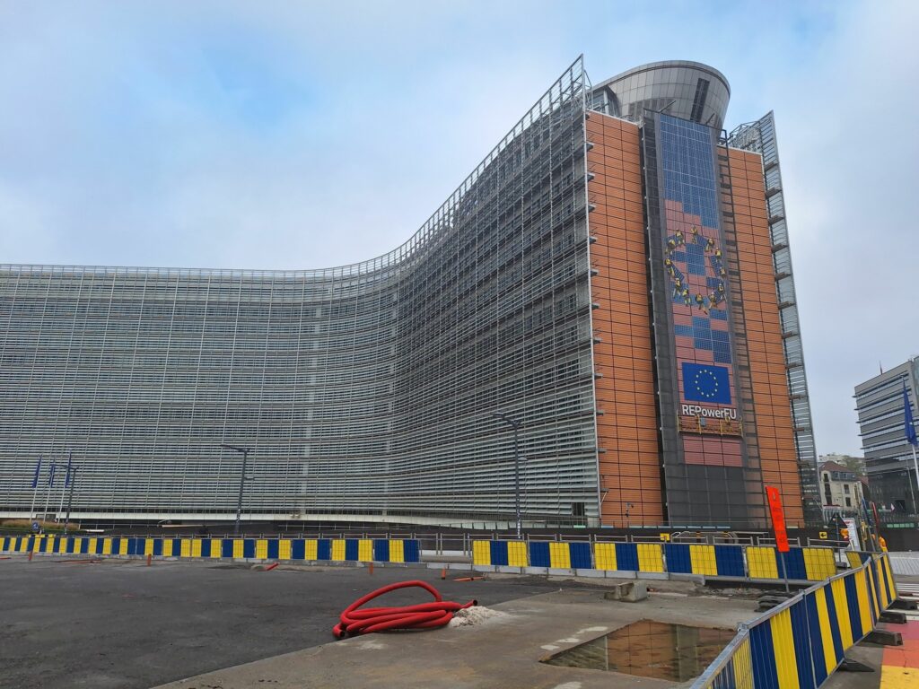 Das Berlayment-Gebäude ist Sitz der EU-Kommission. Besuchergruppen werden üblicherweise im Besucherzentrum der EU-Kommission im Charlemagne-Gebäud nebenan empfangen. Unsere Gruppe konnte damit gleich am ersten Brüsseltag die drei größten EU-Institutionen kennen lernen.